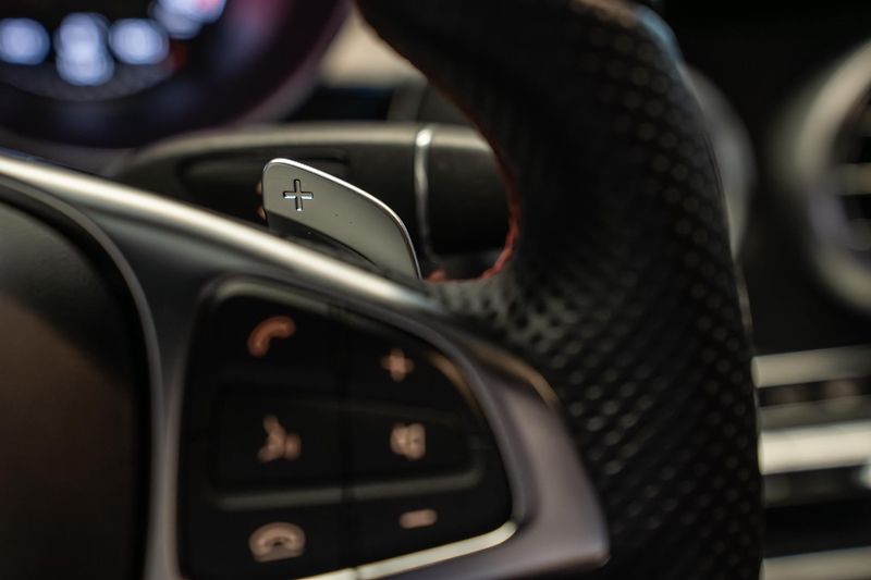 Mercedes-Benz Třídy C C43 AMG BITURBO 4MATIC 270 kW  - fotka 29 z 55