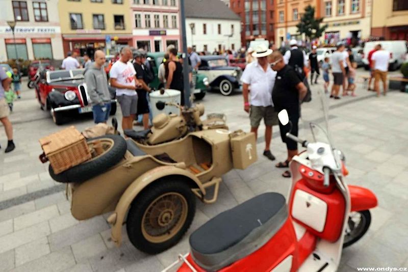 Hlučínská krmášová jízda veteránů.
