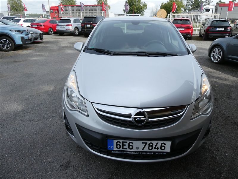 Opel Corsa 1,4 16V 74kW, drobné vady laku - fotka 3 z 42