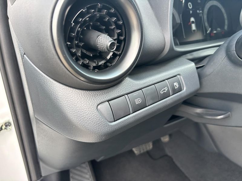 Toyota C-HR 2,0 HEV e-CVT GR Sport - fotka 13 z 26