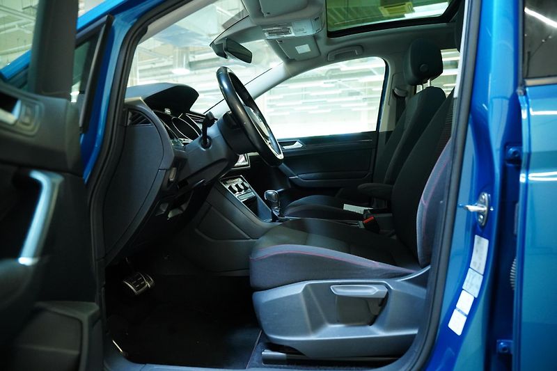 Volkswagen Touran - fotka 12 z 29