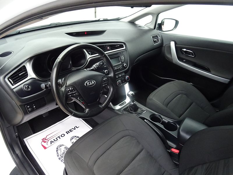 Kia Ceed (2017) 1.6GDi,99kW,1majČR,s.kni,klima - fotka 7 z 23