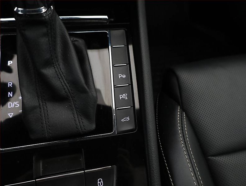 Škoda Superb (2023) 2.0 TDI - fotka 18 z 21