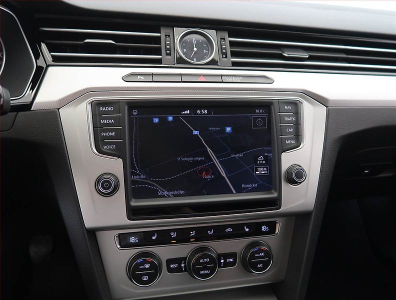 Volkswagen Passat (2015) 2.0 TDI, Navi, Tempomat - fotka 13 z 22