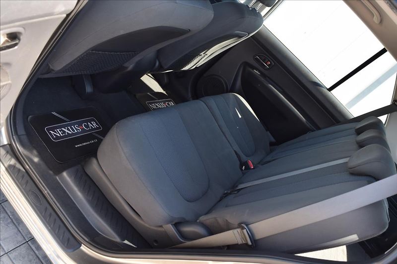 Kia Carens 1,6 CRDI 85KW NÍZKÉ KM VÝHŘEV - fotka 18 z 51