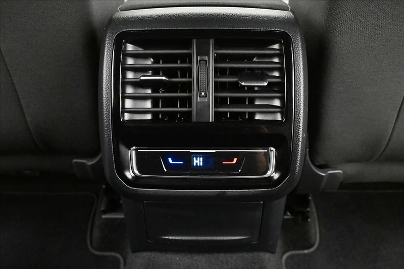 Volkswagen Passat 2,0 TDI 110 kW DSG Business Zá - fotka 22 z 31