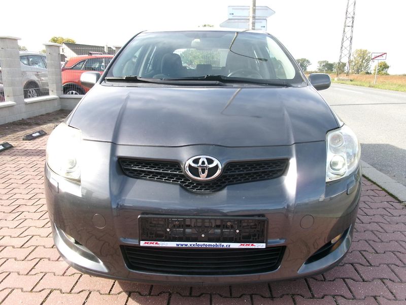 Toyota Auris (2007) 2,0 D-4D 93kW AC TEMP ALU - fotka 4 z 26