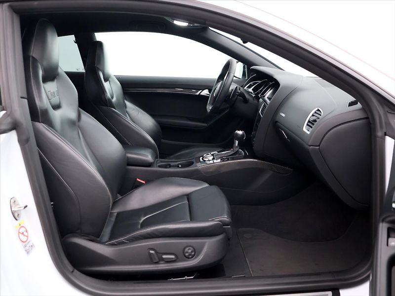 Audi RS 5 4,2 FSI 331KW QUATTRO CZ - fotka 12 z 32