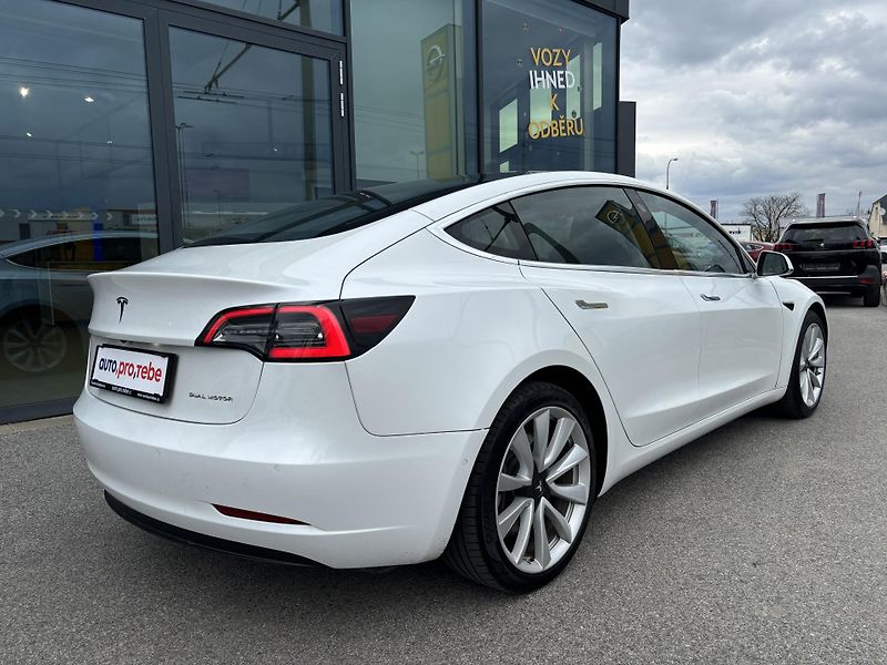 Tesla Model 3 Long Range AWD 75kWh DPH - fotka 4 z 17
