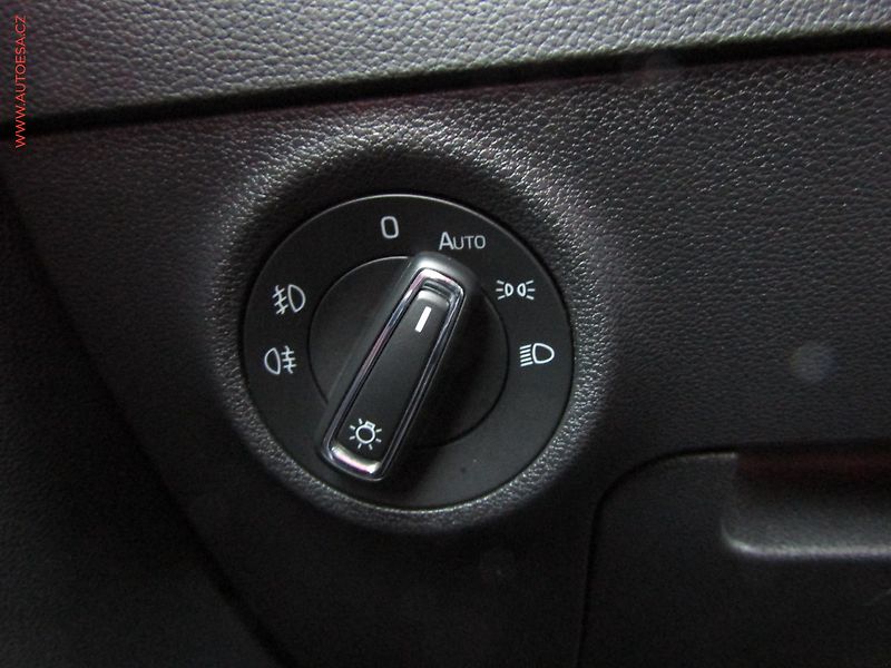 Škoda Karoq (2019) 1.6 TDi, ČR, Style, DSG - fotka 17 z 20