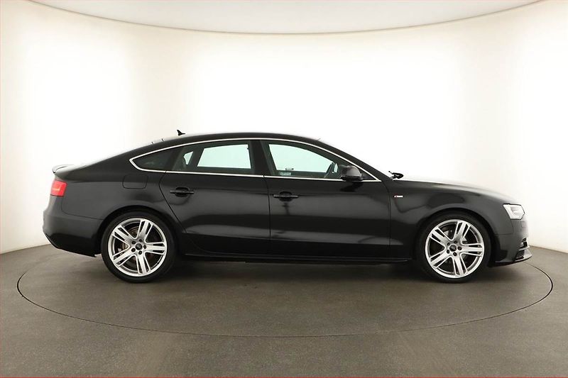 Audi A5 (2016) S-Line 2.0 TDI, Kůže, Navi - fotka 6 z 16