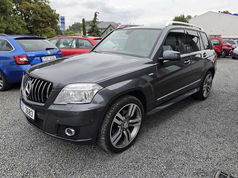 Mercedes-Benz GLK 350 i V6 4-MATIC Designo  - fotka 2 z 15