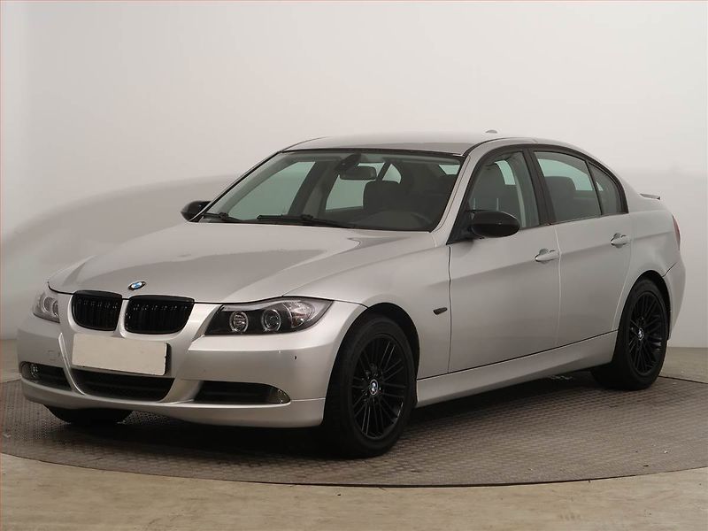 BMW Řada 3 (2005) 320 i, Serv.kniha - fotka 2 z 12