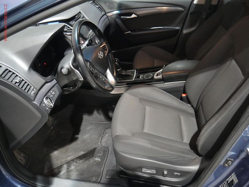Hyundai i40 (2014) 1.7 CRDi, AT, navi, kamera, - fotka 9 z 21