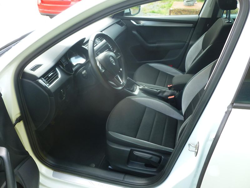 Škoda Octavia KOMBI III  TSI 85 KW NAVIGACE - fotka 8 z 20