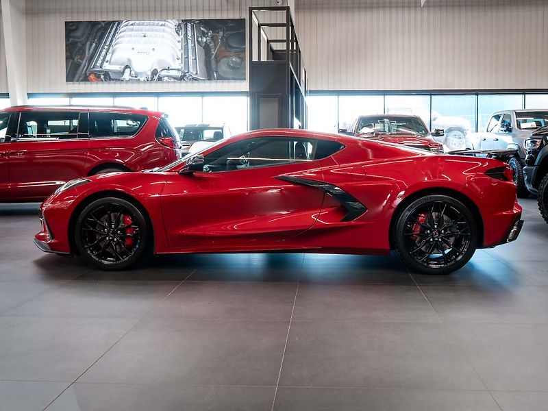 Chevrolet Corvette (2026) 6.2 Stingray 3LT Z51 Facelift - fotka 2 z 44