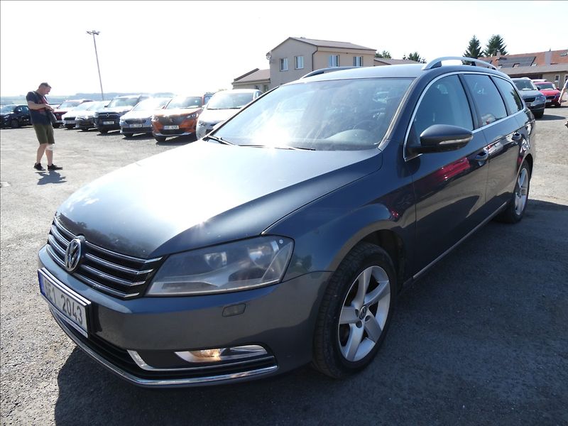 Volkswagen Passat 2,0 TDi 103kW 4MOTION,serviska - fotka 3 z 39