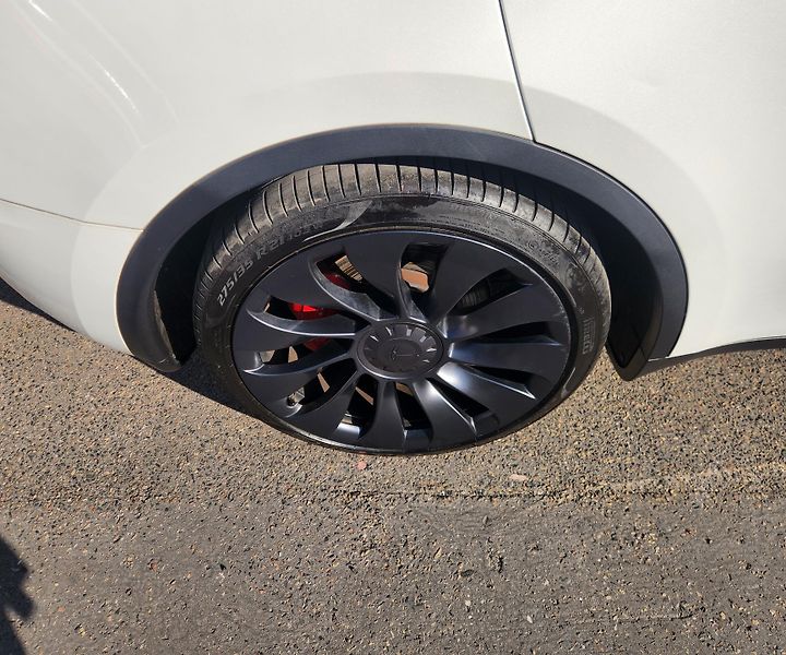 Tesla Model Y (2022)  534KW*78,8KWh*PERFORMANCE* - fotka 33 z 44