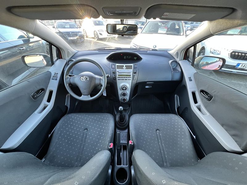 Toyota Yaris 1.0i 51KW ČR  - fotka 16 z 38