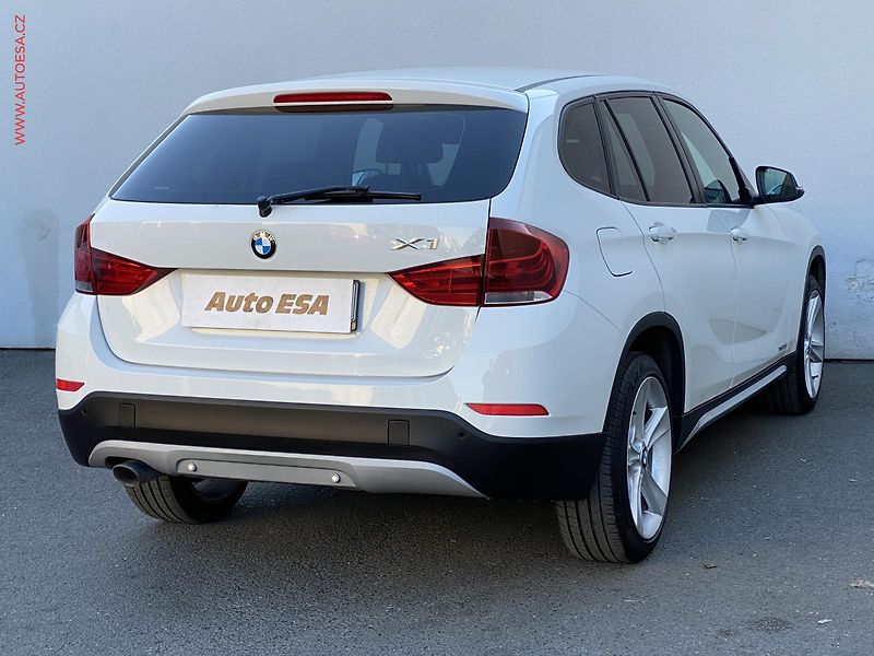 BMW X1 (2013) 2.0d xDrive18d, ČR, AT, park - fotka 4 z 15