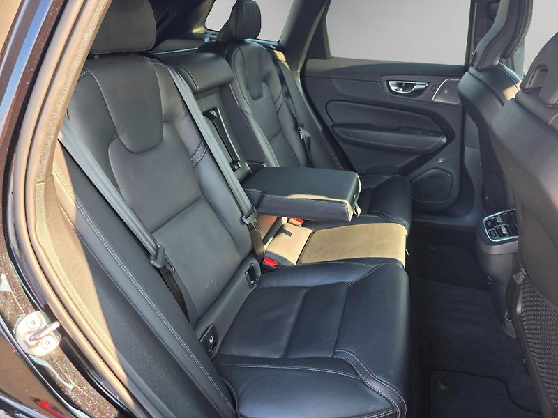 Volvo XC60 (2024) BE ULTIMATE, vzduch. pod., taž - fotka 16 z 27