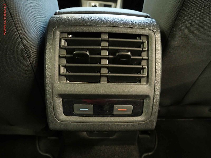 Volkswagen Golf (2021) 1.5ETSI, 2.maj,ČR, AT, navi - fotka 24 z 24