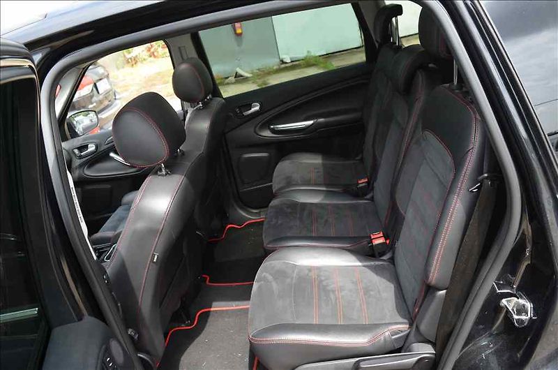 Ford S-MAX (2014) 2,0 TDCI AT - fotka 17 z 21