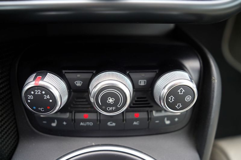 Audi R8 4.2 TFSI/Quattro/ČR/520PS !!!! - fotka 31 z 34