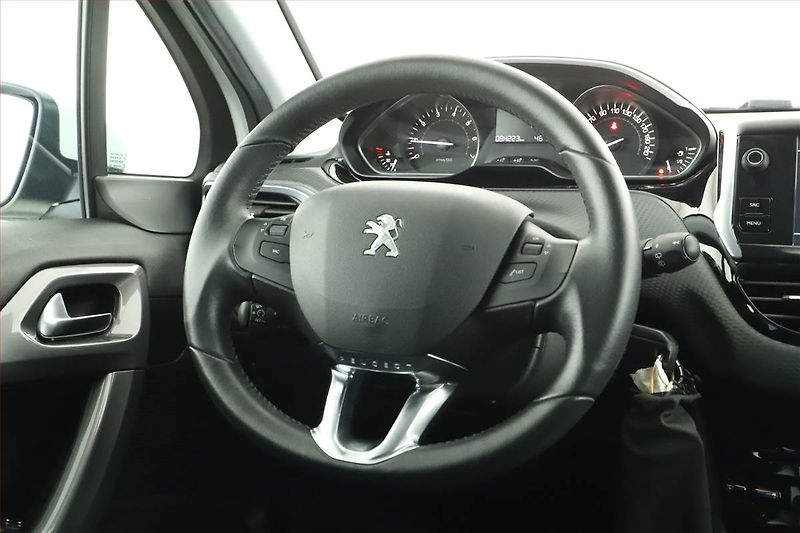 Peugeot 2008 (2018) 1.2 PureTech, Automat - fotka 13 z 14