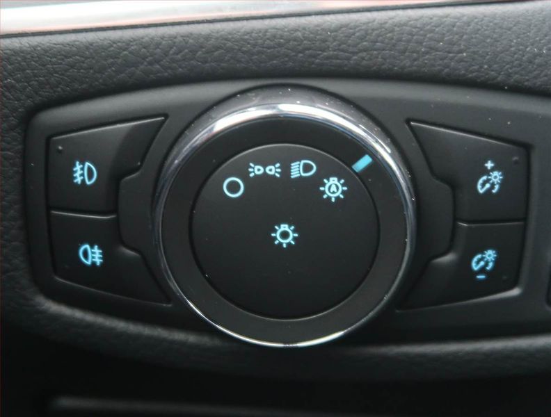 Ford S-MAX (2022) Titanium Hybrid - fotka 20 z 24