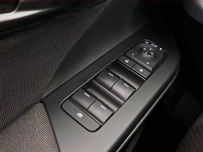 Toyota C-HR (2025) 2.0 Hybrid - fotka 18 z 18