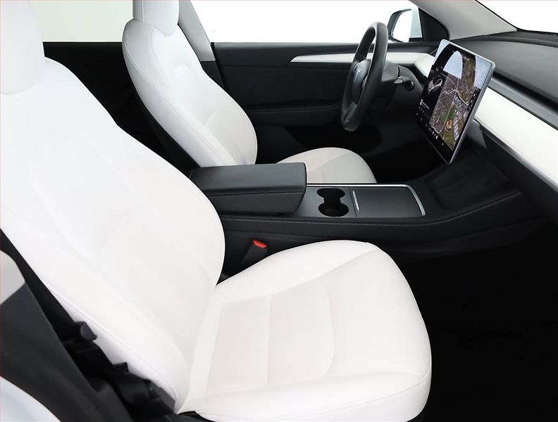 Tesla Model Y (2021) Long Range AWD 75kWh, SoH 89% - fotka 7 z 23