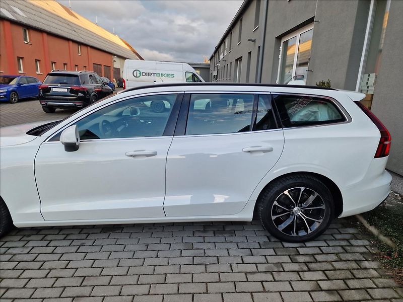 Volvo V60 B4 FWD Momentum Pro,ČR,1.Maj. - fotka 43 z 50