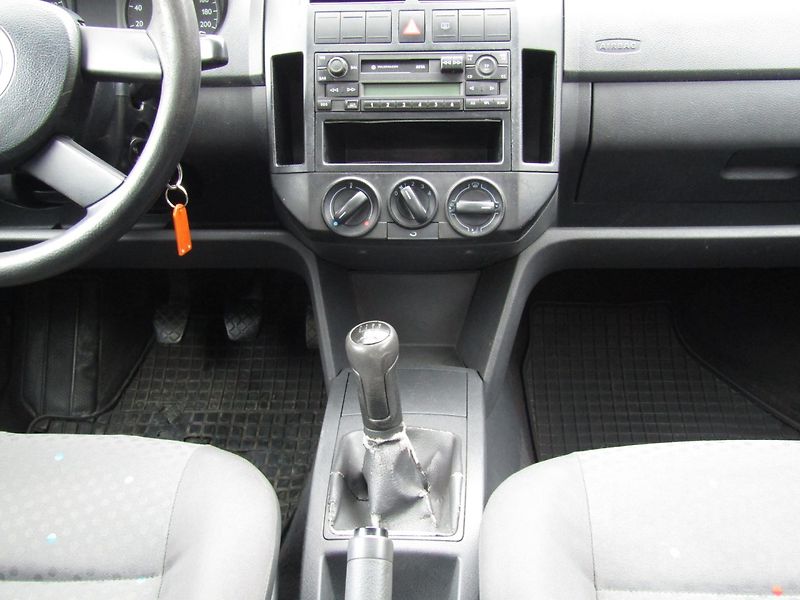 Volkswagen Polo (2005) 1.2i 40kW   CZ PŮVOD - fotka 17 z 31
