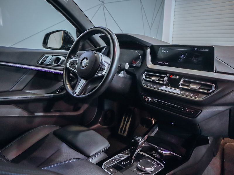BMW Řada 2 218i M-Sport AT - fotka 19 z 27
