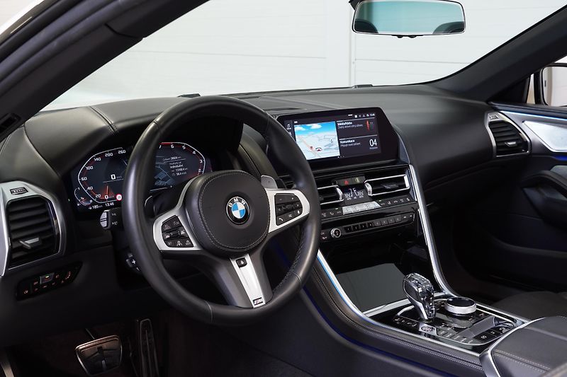 BMW Řada 8 BMW 850i Xdrive cabrio - fotka 19 z 44