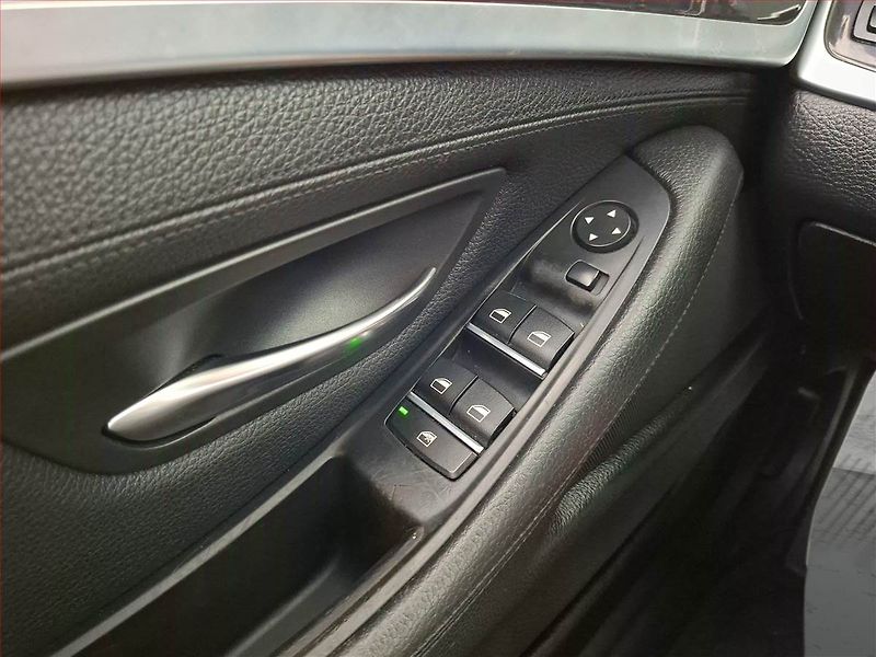 BMW Řada 5 (2014) 520d xDrive, 4X4, Automat - fotka 16 z 17