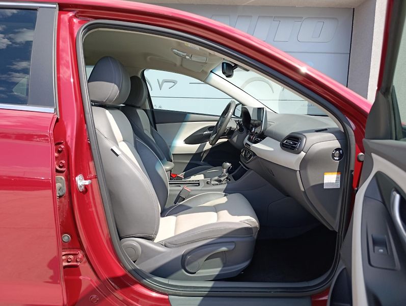 Hyundai i30 1.5T-GDI HEV DCT PREMIUM ČR  - fotka 18 z 37