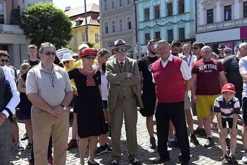 Čtyřicátý ročník Plaketové jízdy historických automobilů uspořádal kolínský Veteran Car Club.