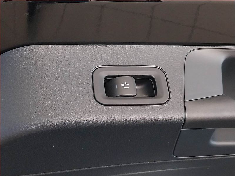 Mercedes-Benz GLB (2025) 200 d, Progressive, Navi - fotka 21 z 24