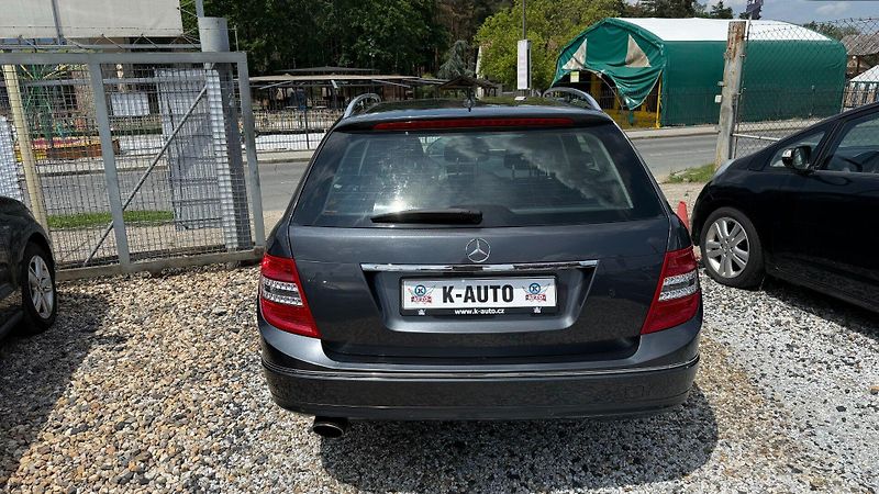 Mercedes-Benz Třídy C (2010) C200CGI 135kW *A/T*Xenon*ALU* - fotka 5 z 20