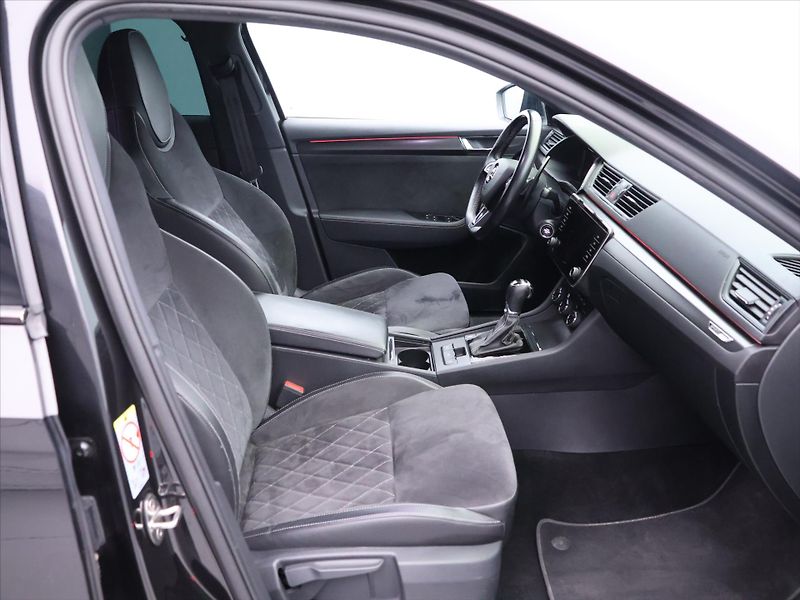 Škoda Superb 2,0 TDI 140kW DSG CZ Sportline - fotka 14 z 38