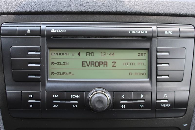 Škoda Octavia 1,6 MPI  TAŽNÉ,ELEGANCE - fotka 11 z 28