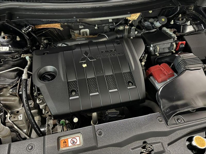 Mitsubishi Outlander 2,3   DI-D 4X4 7MÍST SPORT TZ - fotka 39 z 39
