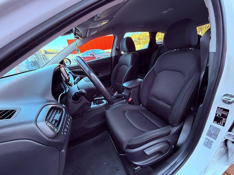 Hyundai i30 1.4 T-GDi All Inclusive, ČR - fotka 13 z 29