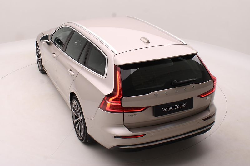 Volvo V60 T6 AWD RECHARGE CORE AUT CZ - fotka 18 z 56