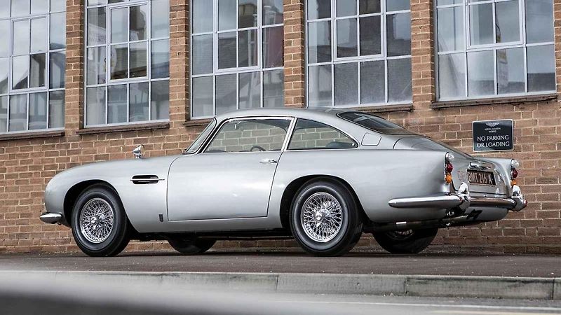 Aston Martin DB5 z filmu Goldfinger