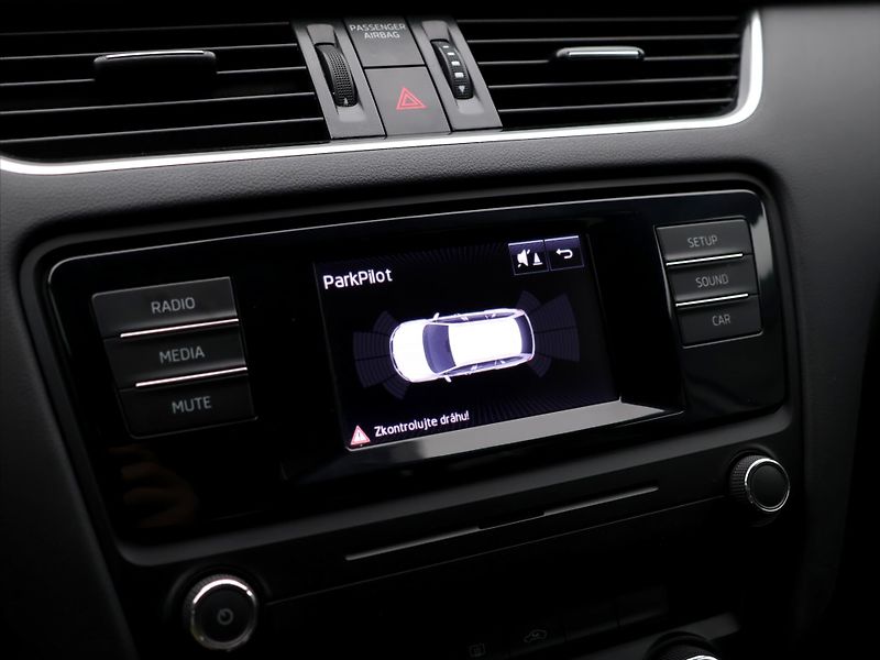 Škoda Octavia 1,6 TDi 81kW DSG Klima CZ - fotka 17 z 26