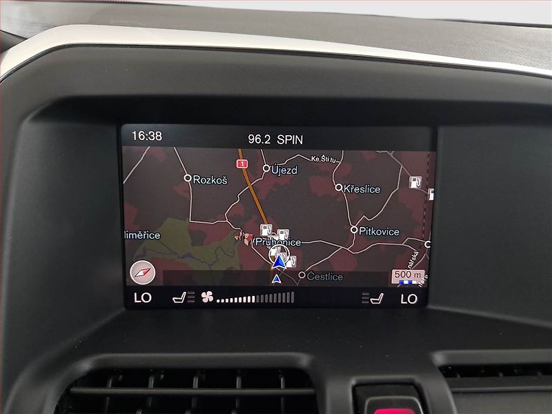 Volvo XC60 (2017) D4, Automat, Kůže, Navi - fotka 13 z 17