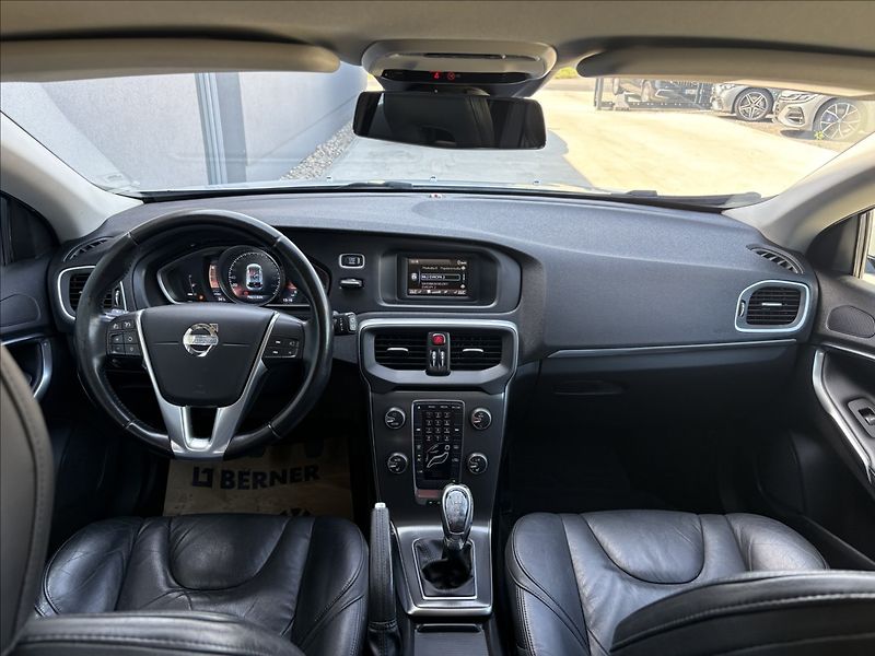 Volvo V40 1,6 D 84 kw. Č.R. - fotka 9 z 25